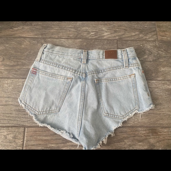 URBAN OUTFITTERS BDG HIGH-RISE CHEEKY DENIM SHORTS - Picture 3 of 4